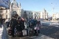 Учасники екскурсії подорожують по місту Львів. 